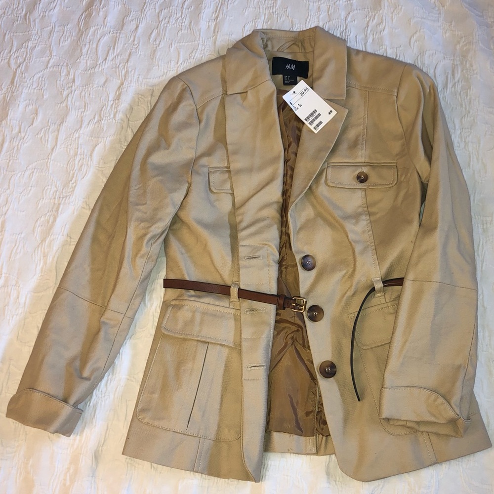 H&M tan bottom up jacket with brown belt